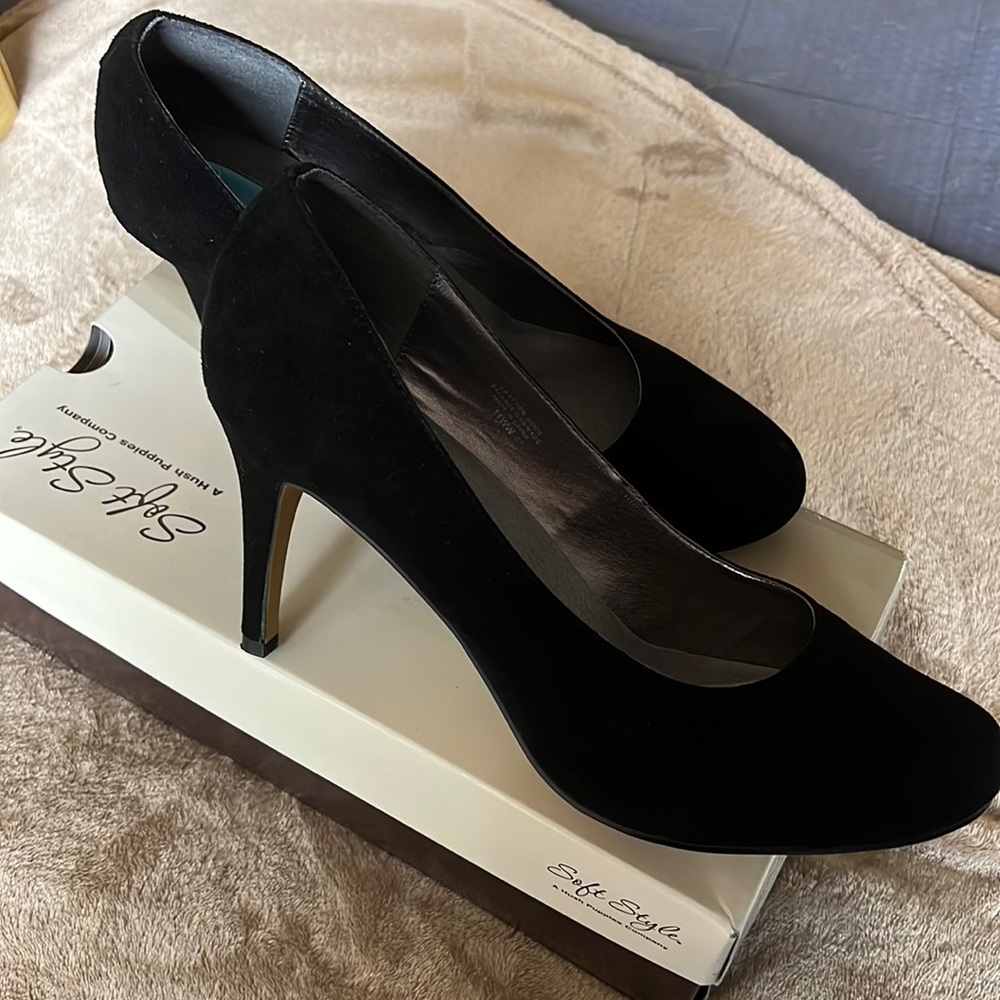 Fitzwell black suede heels round toe 11 ww